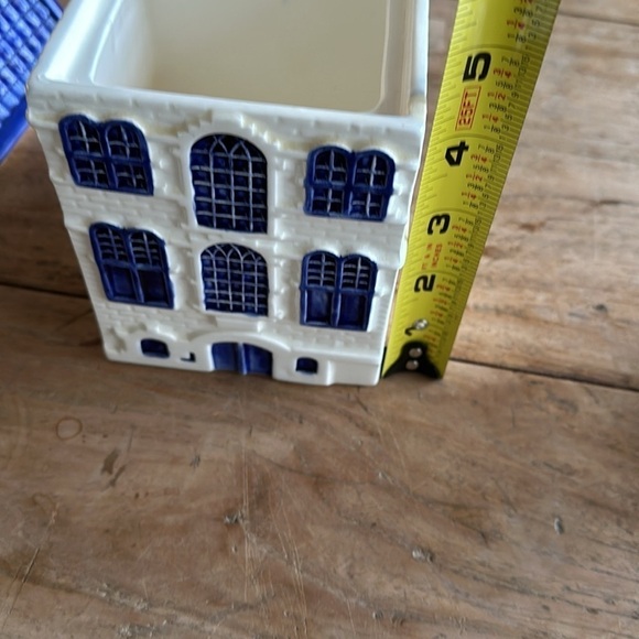 Blue Delft hand painted jar with lid - Picture 11 of 13